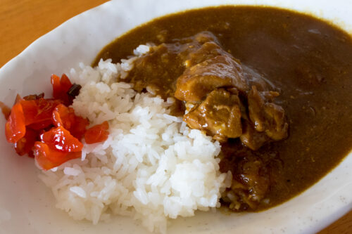 鶏肉に味が染みてホロホロ柔らかい、おうちチキンカレー